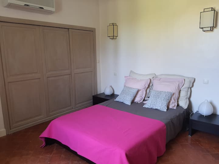 Chambre Rose du premier étage